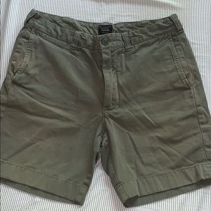 Men’s J. Crew army green cargo shorts size 32